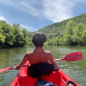 Carl Malapa Instagram - Petit avant goût, équipe de bras cassés qui font du kayak 😂 le reste est bientôt dispo sur @playzerfrance 🤍🔥