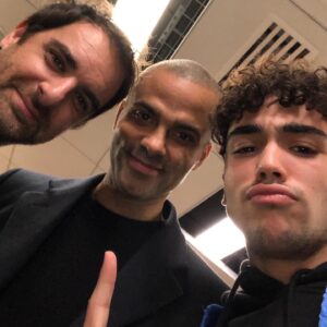 Carl Malapa Instagram - Trop fière d’avoir ajouté ma mini pierre à this big édifice 🔥#dixpourcent