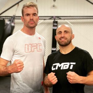 Carl Van Roon Instagram - In camp with the pound 4 pound champ @alexvolkanovski looking sharp @freestyle_mma 🔪 #p4p #pound4pound #ufc #champion #mma #karate #taekwondo #karate
