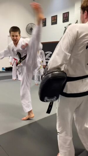 Carl Van Roon Instagram - Young James in action with support from @joryndd , O’Flatch @domoflaherty & @harryglover_ #team #teamwork #support #taekwondo #makingtaekwondogreatagain #karate #mma #kickboxing #karatecombat