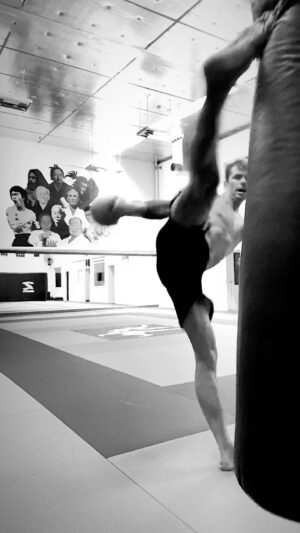 Carl Van Roon Instagram - Holiday bagwork 🫡 #bagwork #vanroonmartialarts #kickboxing #karate #mma #taekwondo #karatecombat