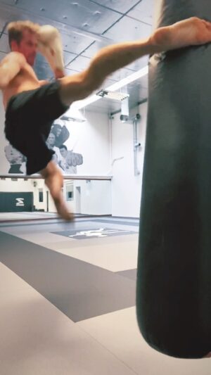 Carl Van Roon Instagram - What martial arts influences do you see? #influences #inspiration #art #flow #creativity #muse #mma #taekwondo #kickboxing #boxing #karate #taekkyeon #muaythai #savate #wingchun #jkd