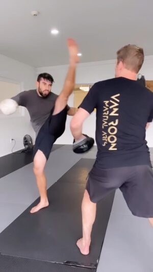 Carl Van Roon Instagram - Fellow Stunt performer & Fight Choreographer @anthonyrinna with the flow on the mitts 🤙🏻 #taekwondo #boxing #mma #kickboxing #mma #karate #stunts #fightchoreography