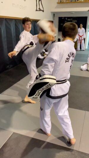 Carl Van Roon Instagram - Anyone else drill TKD fundamentals on the Thai pads?✌🏻 Young James & @garath_hale show us how… #fundamentals #consistency #daily #routine #basics #foundation #taekwondo #mma #kickboxing #karate