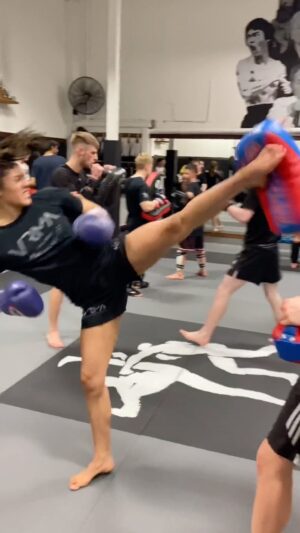 Carl Van Roon Instagram - @joryndd on the pads. Spot the moment she thought she was going to accidentally spinning hook Ali. The kick was great, she just morphed into a cat for a second there 🐈 😆 #vanroonmartialarts #kickboxing #mma #karate #taekwondo