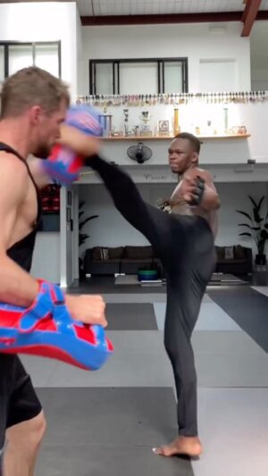 Carl Van Roon Instagram - Tune into @ufc 281 to witness @stylebender put on a one of kind display of martial artistry; the kind of performance that geeks like me can appreciate 🤌🏻🤓 In the meantime, here’s a Thursday throwback of some TKD inspired striking by the champ #artistry #martialart #mma #ufc281 #ufc #stylebender #israeladesanya #vanroonmartialarts