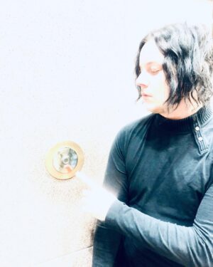 Carla Azar Instagram - buttons / 1 hour 22 min til show