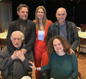 Carla Matadinho Instagram - Ruy de Carvalho
100 sessões aos 97 anos!

“Ruy, a história devida”, o espetáculo que marca a homenagem ao Rei do Teatro Português, onde Ruy de Carvalho conta histórias inéditas da sua longa e brilhante carreira, irá fazer a sua Centésima sessão! Um feito inédito, principalmente porque Ruy de Carvalho, aos 97 anos de idade, continua a pisar as tábuas, com a mesma alegria e entusiasmo como quando se estreou, aos 8 anos de idade.
“Ruy, a história devida”, depois de ter estado em quase 40 cidades, estará em cena no Centro Cultural Malaposta, a partir de dia 6 de Julho, precisamente no dia em que irá ser comemorada a sessão número 100, e onde fará a sua estreia neste palco!

Centro Cultural Malaposta
Dias 6, 7, 13, 14, 20 e 21 de julho às 18h00 

FICHA ARTÍSTICA
Elenco: Ruy de Carvalho e Luís Pacheco
Encenação: Paulo Sousa Costa
Texto: Paulo Coelho
Cenografia e Figurinos: Anne Carestiato e Fernanda Dias
Directora Geral Carla Matadinho
Produção Ricardo Dias

Compre já o seu bilhete e faça parte da linda história do teatro português.