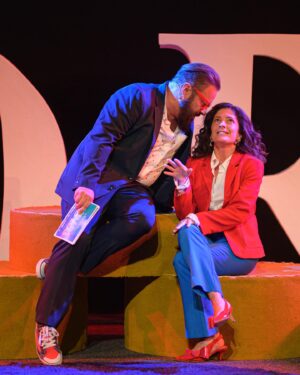 Carla Matadinho Instagram - Mais uma nova comédia que não podes perder, AGORA É QUE SÃO ELAS, com Marta Gil e Quimbé, já estreou!
Uma comédia super divertida, eles estão incríveis, venham ver!
Alda e Paulo, um casal de oradores muito especial, vão apresentar ao vivo o seu revolucionário método para a felicidade conjugal, o “Bora Juntos”, baseado na sua experiência pessoal e em anos de palestras um pouco por todo o lado.
Uma comédia onde o sexo, o amor, os amigos e onde guardar fotos de antigas namoradas, são apenas alguns dos temas abordados e que ensinam todos os métodos para um casamento em pleno.
Marta Gil e Quimbé são o casal de motivadores que vão sugerir, aconselhar e explicar em detalhe como se chega ao nirvana caseiro.
Estão prontos para serem felizes?
Agora é que são elas!!!!
Em cena no Auditório Taguspark em Oeiras
 
Reserve o seu bilhete:
📞938 339 850
📧bilheteirataguspark@yellowstarcompany.com
🎟️bilhetes à venda em bol.pt 

@marta___gil 
@quimbe_oficial 
@yellowstarcompany 

Fotos @josecorreia75