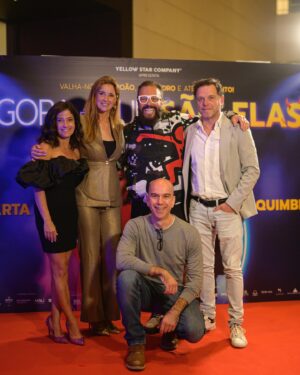 Carla Matadinho Instagram - Mais uma nova comédia que não podes perder, AGORA É QUE SÃO ELAS, com Marta Gil e Quimbé, já estreou!
Uma comédia super divertida, eles estão incríveis, venham ver!
Alda e Paulo, um casal de oradores muito especial, vão apresentar ao vivo o seu revolucionário método para a felicidade conjugal, o “Bora Juntos”, baseado na sua experiência pessoal e em anos de palestras um pouco por todo o lado.
Uma comédia onde o sexo, o amor, os amigos e onde guardar fotos de antigas namoradas, são apenas alguns dos temas abordados e que ensinam todos os métodos para um casamento em pleno.
Marta Gil e Quimbé são o casal de motivadores que vão sugerir, aconselhar e explicar em detalhe como se chega ao nirvana caseiro.
Estão prontos para serem felizes?
Agora é que são elas!!!!
Em cena no Auditório Taguspark em Oeiras
 
Reserve o seu bilhete:
📞938 339 850
📧bilheteirataguspark@yellowstarcompany.com
🎟️bilhetes à venda em bol.pt 

@marta___gil 
@quimbe_oficial 
@yellowstarcompany 

Fotos @josecorreia75