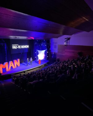 Carla Matadinho Instagram - Que grande noite!
Mais uma boa sugestão para sair de casa e vir rir MUITO!
Estreia Comédia Man Talks - Faz-te Homem, uma conferência de muita comédia e boa disposição para machos, uma sátira ao mundo dos homens com as mulheres.
Em cena sextas e sábados!
Encenação Paulo Sousa Costa
Texto Luís Coelho 
@yellowstarcompany 
@taguspark_sa 
Fotos @josecorreia75