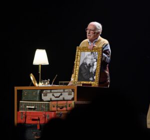 Carla Matadinho Instagram - Ruy de Carvalho
100 sessões aos 97 anos!

“Ruy, a história devida”, o espetáculo que marca a homenagem ao Rei do Teatro Português, onde Ruy de Carvalho conta histórias inéditas da sua longa e brilhante carreira, irá fazer a sua Centésima sessão! Um feito inédito, principalmente porque Ruy de Carvalho, aos 97 anos de idade, continua a pisar as tábuas, com a mesma alegria e entusiasmo como quando se estreou, aos 8 anos de idade.
“Ruy, a história devida”, depois de ter estado em quase 40 cidades, estará em cena no Centro Cultural Malaposta, a partir de dia 6 de Julho, precisamente no dia em que irá ser comemorada a sessão número 100, e onde fará a sua estreia neste palco!

Centro Cultural Malaposta
Dias 6, 7, 13, 14, 20 e 21 de julho às 18h00 

FICHA ARTÍSTICA
Elenco: Ruy de Carvalho e Luís Pacheco
Encenação: Paulo Sousa Costa
Texto: Paulo Coelho
Cenografia e Figurinos: Anne Carestiato e Fernanda Dias
Directora Geral Carla Matadinho
Produção Ricardo Dias

Compre já o seu bilhete e faça parte da linda história do teatro português.