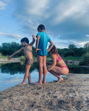 Carla Pandolfi Instagram - 🌿 La Naturaleza como antídoto.
 -
🌾 Todos los organismos contribuyen a la vida de los otros organismos. Así, la vida crea condiciones que conducen a la vida… así de sencillo.🍀
-
Todo lo que necesitamos es darnos una mano entre todxs; así de sencillo también; como en la naturaleza🦎🐌🦋🐛🐜🐢🐟
-
-
-
-
-

#cabalango #naturalezaserrana #recargandoenergías #losimple #vida #salud #descanso #silencio #navidadfeliz