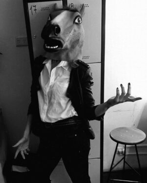 Carla Pandolfi Instagram - 🎼 “Y aunque te inviten a su mesa 
no estarán de tu lado” 🎬🐺
.
.
.
.
.
Ph : @conylagreca 
.
.
.
.

#fotografia #photoshoot #caracterizacion #ficcion #tbt #acting #actress #followforfollowback #metamorfosis #metamorphosis
