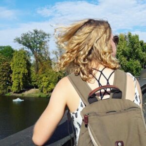 Carla Reemtsma Instagram - Carla auf der Karlsbrücke (aka ”me turning away from my responsibilities“)