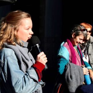 Carla Reemtsma Instagram - Woche zwölf, Streik zwölf.💥 In Deutschland und auf der ganzen Welt sind wir für unsere Zukunft auf den Straßen – trotzdem steht sie weiterhin auf dem Spiel. Wir wollen kein Lob für unser Engagement, wir brauchen konkretes und konsequentes Handeln, um die Klimakrise zu begrenzen. Liebe Regierung, euch gehen die Antworten aus und uns die Zeit. What’s the plan? 
#fridaysforfuture #climatestrike #climatechange