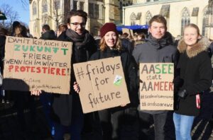 Carla Reemtsma Instagram - Well, dear fossil fuel lobbyists and carbon lovers, this was quite an unexpected surprise, wasn’t it? Be prepared, because we‘ll make sure that your ignorance will not wreck this planet any longer. 🌎

@fridaysforfuture.de @fridaysforfuture_muenster @gretathunberg #fridaysforfuture #klimastreik #climatestrike #youth4climate #klimawandel #climatechange
