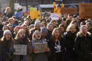 Carla Reemtsma Instagram - Well, dear fossil fuel lobbyists and carbon lovers, this was quite an unexpected surprise, wasn’t it? Be prepared, because we‘ll make sure that your ignorance will not wreck this planet any longer. 🌎

@fridaysforfuture.de @fridaysforfuture_muenster @gretathunberg #fridaysforfuture #klimastreik #climatestrike #youth4climate #klimawandel #climatechange