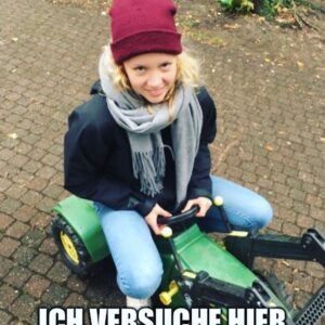 Carla Reemtsma Instagram - meine Antwort, wenn die Menschen an Weihnachten wieder fragen, wann ich denn so groß und erwachsen geworden sei 🍁