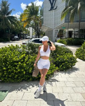 Carla Talon Instagram - It’s different when i do it🤍