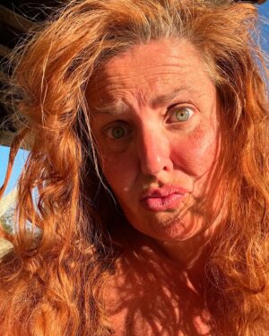 Carla Vasconcelos Instagram - The 80’s are back 🤣🤣🤣

#itsallaboutlove #iwontletthesungodownonme #havingfun