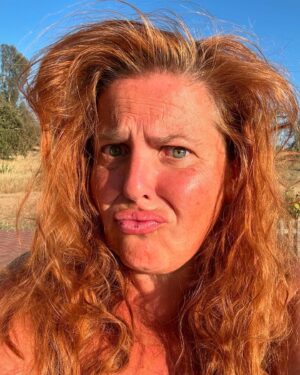 Carla Vasconcelos Instagram - The 80’s are back 🤣🤣🤣

#itsallaboutlove #iwontletthesungodownonme #havingfun