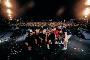 Carlão Instagram - Da Weasel, Voltaram, e voltaram para fazer história. A p*ta da revolução 🤘🏻🔥

📸 @sarahawkkk ⚡️