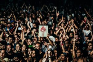 Carlão Instagram - Da Weasel, Voltaram, e voltaram para fazer história. A p*ta da revolução 🤘🏻🔥

📸 @sarahawkkk ⚡️