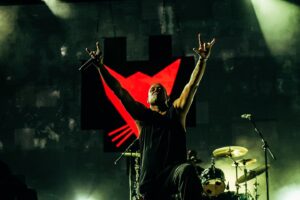Carlão Instagram - Da Weasel, Voltaram, e voltaram para fazer história. A p*ta da revolução 🤘🏻🔥

📸 @sarahawkkk ⚡️