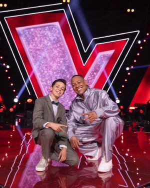Carlão Instagram - Preciso sempre de um tempo depois de uma final do The Voice Kids. A última gala é de uma intensidade tremenda, com muita emoção a transbordar dos nossos corações. A primeira palavra tem que ir para os “meus” finalistas @francisco_ungaro_dias_oficial e @wiko_music : que orgulho nestes meninos que me escolheram para esta viagem: que talento, que educação, que à vontade, que alma. Não tenho a menor dúvida: estão destinados a um belo futuro ❤️ Os parabéns à @vickyymusic e o seu mentor Nininho pela vitória ; ) Obrigado Babs e Cuca, por aturarem dois marmanjos como colegas 😂, às Catarinas por conduzirem tão bem este programa, a todos os concorrentes que brilharam nesta temporada, mesmo aqueles que não passaram nas provas cegas. A toda a equipa da @shineiberia pelo profissionalismo de sempre. Para mim, esta foi a melhor edição do TVK 🥹
@raquelguerreirostyling 
@radardossons 
@thevoiceportugal 
@rtppt