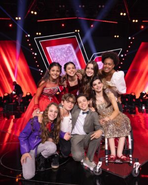 Carlão Instagram - Preciso sempre de um tempo depois de uma final do The Voice Kids. A última gala é de uma intensidade tremenda, com muita emoção a transbordar dos nossos corações. A primeira palavra tem que ir para os “meus” finalistas @francisco_ungaro_dias_oficial e @wiko_music : que orgulho nestes meninos que me escolheram para esta viagem: que talento, que educação, que à vontade, que alma. Não tenho a menor dúvida: estão destinados a um belo futuro ❤️ Os parabéns à @vickyymusic e o seu mentor Nininho pela vitória ; ) Obrigado Babs e Cuca, por aturarem dois marmanjos como colegas 😂, às Catarinas por conduzirem tão bem este programa, a todos os concorrentes que brilharam nesta temporada, mesmo aqueles que não passaram nas provas cegas. A toda a equipa da @shineiberia pelo profissionalismo de sempre. Para mim, esta foi a melhor edição do TVK 🥹
@raquelguerreirostyling 
@radardossons 
@thevoiceportugal 
@rtppt