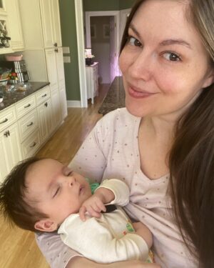 Carlee Baker Instagram - I call this series “I guess I’ll sleep when I’m dead?” 😂👩‍🍼#momsomnia #sotired #clusterfeeding #beckettjones #littlelauzirika