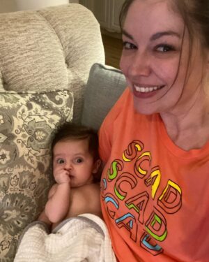Carlee Baker Instagram - I call this series “I guess I’ll sleep when I’m dead?” 😂👩‍🍼#momsomnia #sotired #clusterfeeding #beckettjones #littlelauzirika