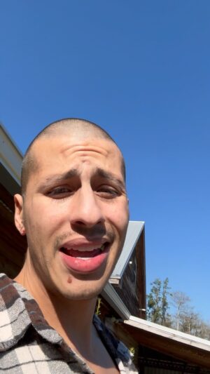 Carlito Olivero Instagram - 🤷🏽‍♂️