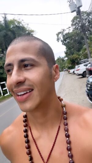Carlito Olivero Instagram - Hi… just a reminder NEW SONG DROPPING OCTOBER 21st.  I love y’all. ❤️