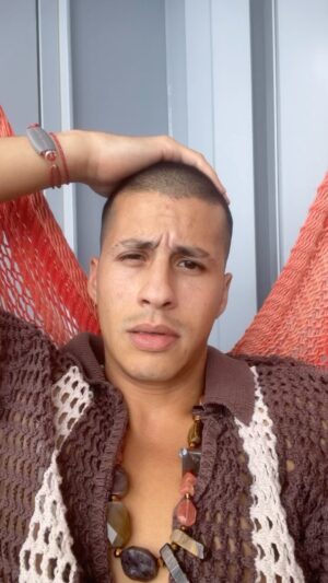 Carlito Olivero Instagram - 🤷🏽‍♂️