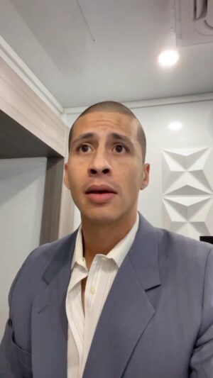 Carlito Olivero Instagram - What happens when you give a girl the whole 🌎?