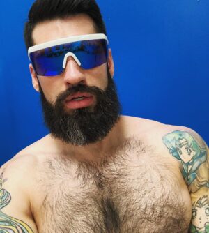 Carlo Villarreal Instagram - Aquí la calor 😂💦💙 lentes (shades) por @project.claude 😎💙✨