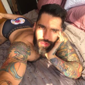 Carlo Villarreal Instagram - Buenos días por la noche🤝🐾✨🌙 calzoncito lunar por @cachorrounderwear