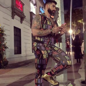 Carlo Villarreal Instagram - Cuando ando de moderna 🌈💖✌️