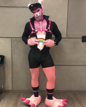 Carlo Villarreal Instagram - 🖤🐻💖🌈 Poder cariñoso