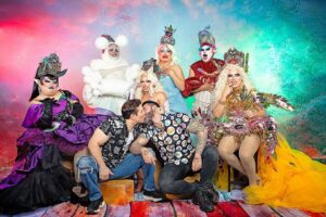 Carlo Villarreal Instagram - ÈRASE UNA VEZ… UN BESO DE MUHEEEER 👑 y COLORÍN COLORADO … FIN @deborahlagrandedrag @alexis3xl @aviescwho @rebelmork @fifiestah @thecattriona_