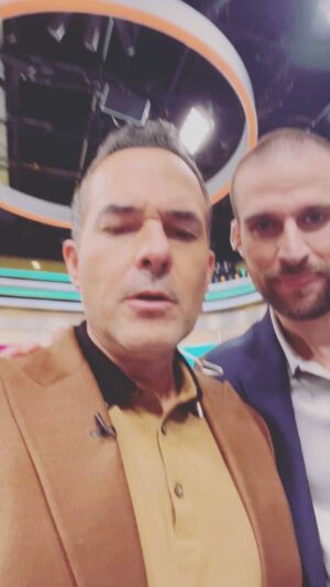 Carlos Calderon Instagram - Un gustazo conocer al gran @clovisnienow y a #Gladys 😂😂 eb @hoydia