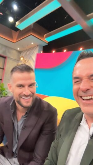 Carlos Calderon Instagram - Hablando de su declaración amorosa bajo el agua con mi querido @clovisnienow en @hoydia 🤿❤️