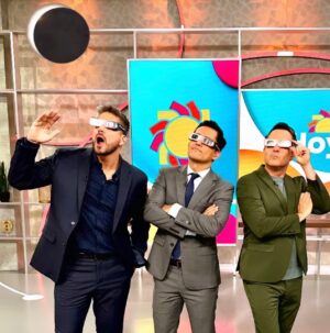 Carlos Calderon Instagram - El trio “Los Eclipsados” listos para ver el gran eclipse del 2024 😎😎😎