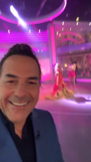 Carlos Calderon Instagram - La imitadora de @jennirivera  que trajo su música a @hoydia previo a la inauguración de su estrella en el paseo de Hollywood.