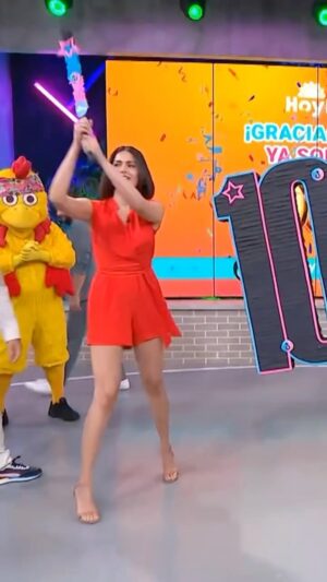 Carlos Calderon Instagram - ¡Dale, dale, dale! 🪅🥳 Estamos felices y agradecidos contigo por continuar con nosotros y ayudarnos a llegar a los 100K followers en TikTok que lo celebramos a nuestro estilo… ¡con mucha diversión y risas! 🙌🏼😅 

¡No te olvides de unirte a TikTok! ✨