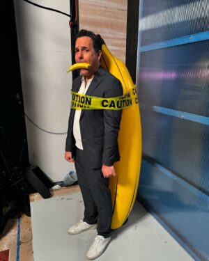 Carlos Calderon Instagram - ¿Alguien mas tiene un trabajo asi? 😂 @hoydia @minions