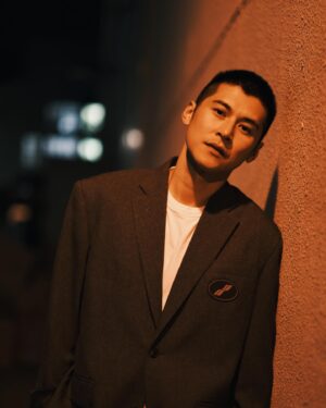 Carlos Chan Ka-Lok Instagram - 其實我幾鐘意短髮
你地點睇？

outfit: @we11done @lanecrawford
Make up: @khaki_yan
Hair: @kenricksiu_hair
Styled by: @alicemapy