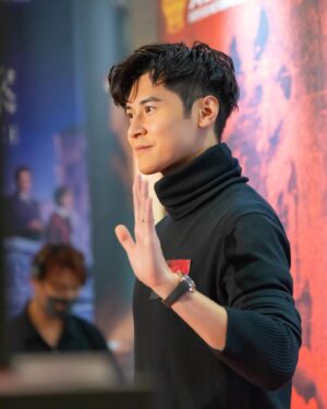 Carlos Chan Ka-Lok Instagram - 《紮職2》今日終於正式上映啦😎
好多人話等左好耐，我都係！
戲院見！🎬

#紮職2  @the.brotherhood.of.rebel_movie 
#英皇電影 
@emperormotionpictures 
#本地製作 @ngkinhung 
@mouthsky 
—
Stylist: @alicemapy @zegnaofficial 
Hair: @kenricksiu_hair 
Make Up: @khaki_yan